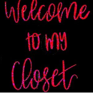 WELCOME TO MY CLOSET! 😊